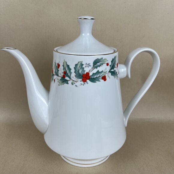 VTG China Pearl NOEL Holly Berry Xmas Coffee Pot,Sugar Bowl/Creamer, Salt/Pepper - Picture 2 of 15